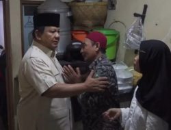 PRESIDEN PRABOWO KUNJUNGI RUMAH DUKA OJOL KORBAN BARRACUDA BRIMOB